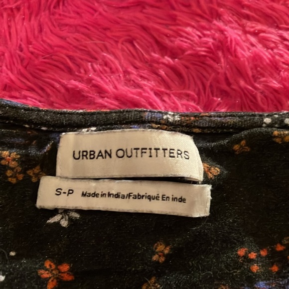 Urban Outfitters Flower Blouse - Picture 4 of 6